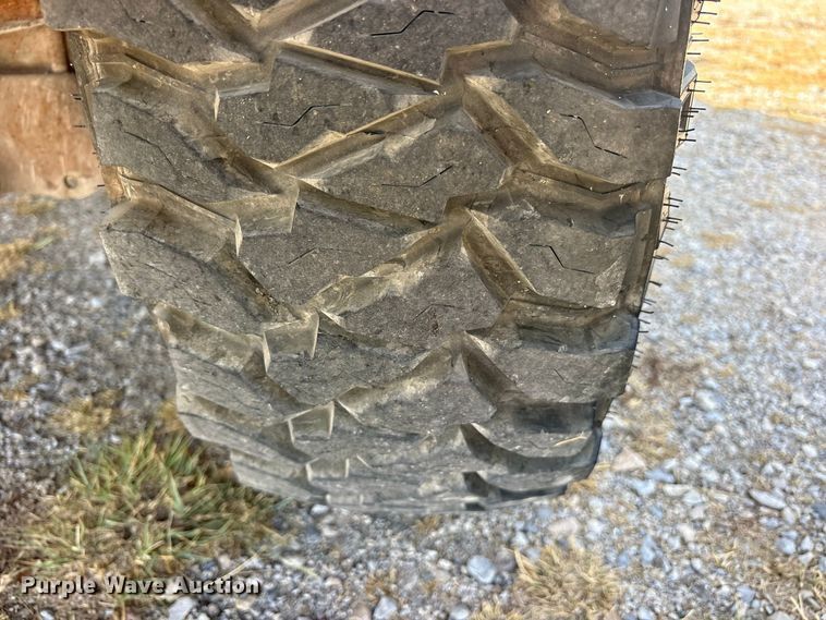 image for item ES8115 1972 International 1110 pickup truck
