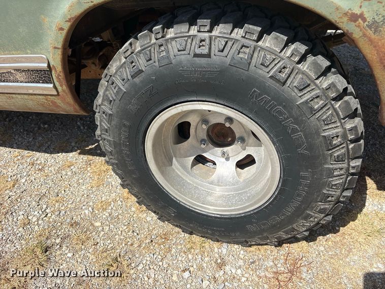 image for item ES8115 1972 International 1110 pickup truck