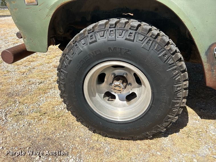 image for item ES8115 1972 International 1110 pickup truck