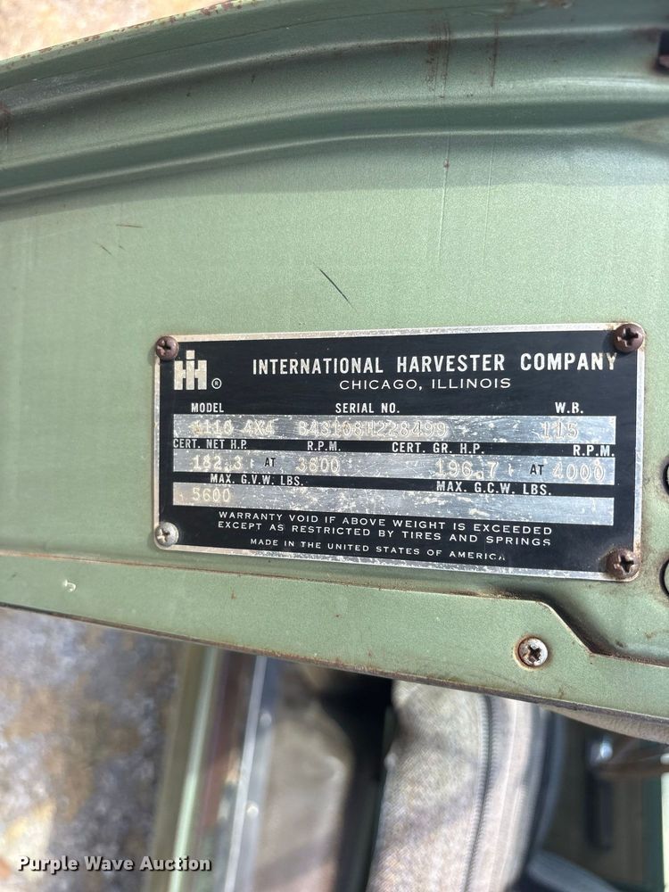 image for item ES8115 1972 International 1110 pickup truck