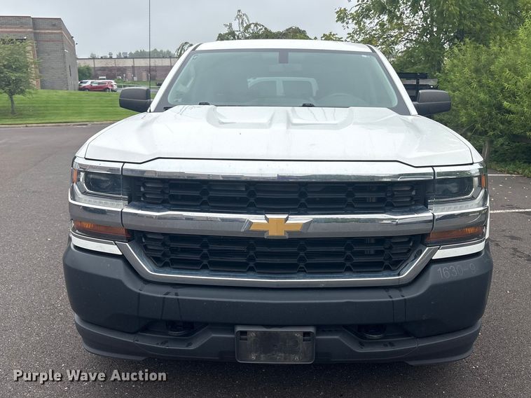 image for item ET8669 2016 Chevrolet Silverado 1500 Crew Cab pickup truck