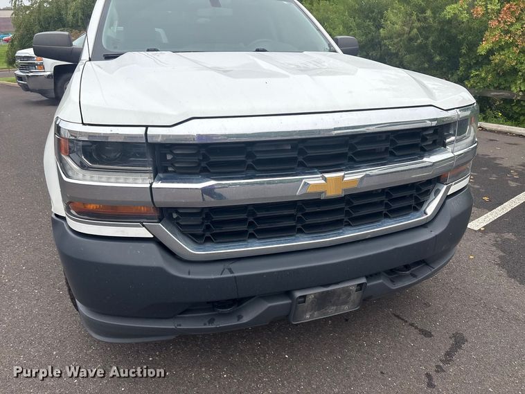 image for item ET8669 2016 Chevrolet Silverado 1500 Crew Cab pickup truck