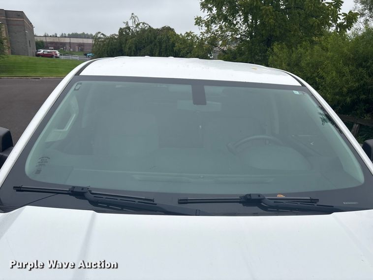 image for item ET8669 2016 Chevrolet Silverado 1500 Crew Cab pickup truck