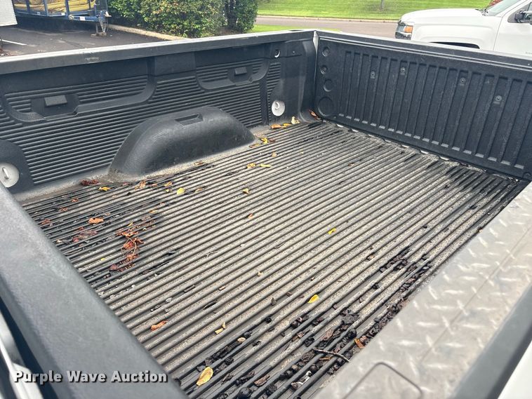 image for item ET8669 2016 Chevrolet Silverado 1500 Crew Cab pickup truck