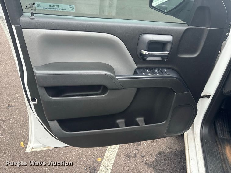 image for item ET8669 2016 Chevrolet Silverado 1500 Crew Cab pickup truck