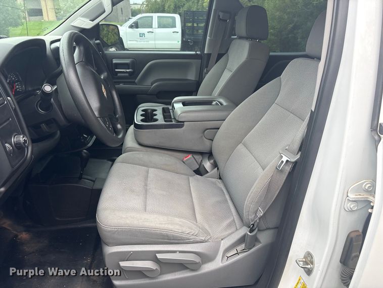 image for item ET8669 2016 Chevrolet Silverado 1500 Crew Cab pickup truck