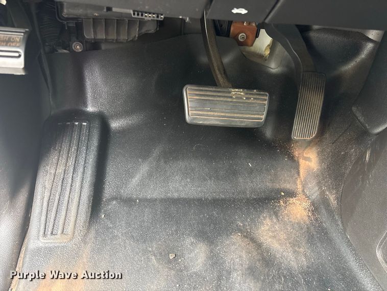image for item ET8669 2016 Chevrolet Silverado 1500 Crew Cab pickup truck
