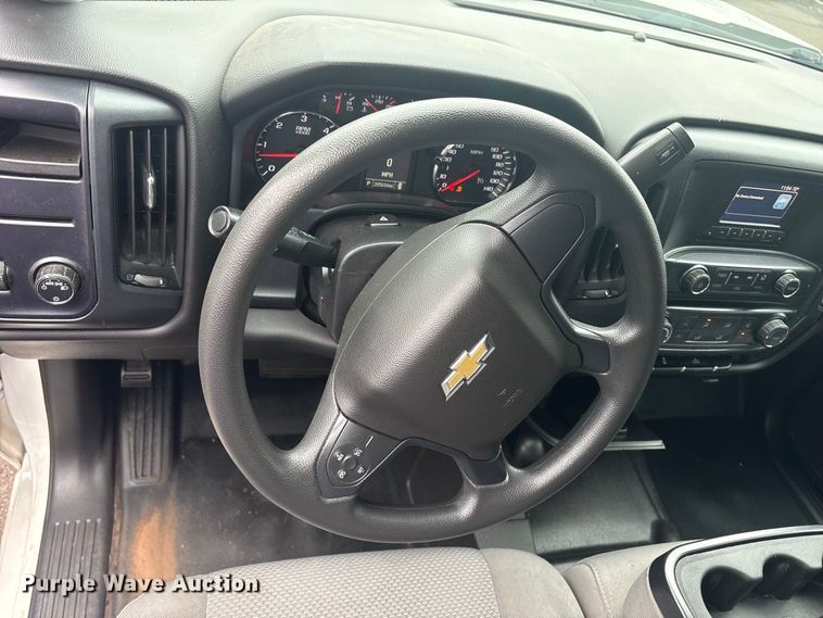 image for item ET8669 2016 Chevrolet Silverado 1500 Crew Cab pickup truck