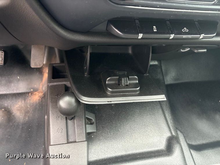 image for item ET8669 2016 Chevrolet Silverado 1500 Crew Cab pickup truck