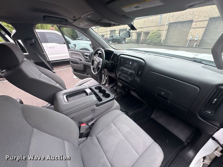 image for item ET8669 2016 Chevrolet Silverado 1500 Crew Cab pickup truck