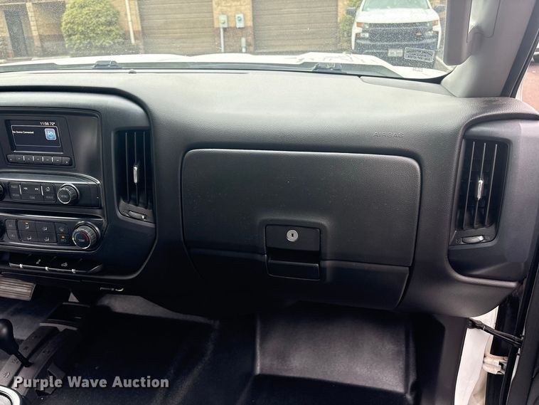 image for item ET8669 2016 Chevrolet Silverado 1500 Crew Cab pickup truck