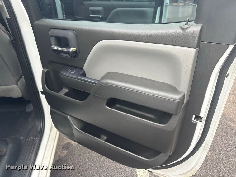 image for item ET8669 2016 Chevrolet Silverado 1500 Crew Cab pickup truck