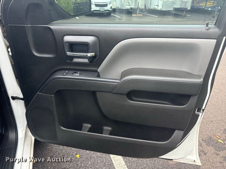 image for item ET8669 2016 Chevrolet Silverado 1500 Crew Cab pickup truck