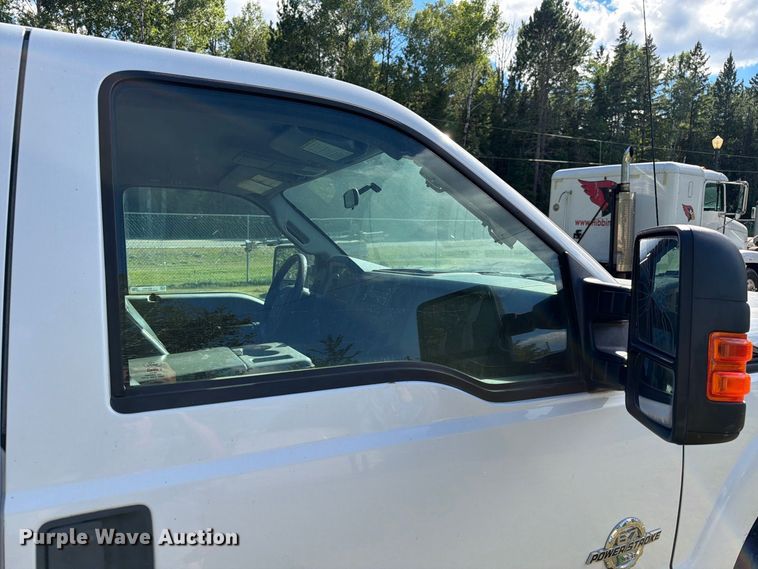 image for item EU0893 2012 Ford F350 Super Duty Crew Cab pickup truck