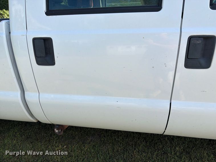 image for item EU0893 2012 Ford F350 Super Duty Crew Cab pickup truck