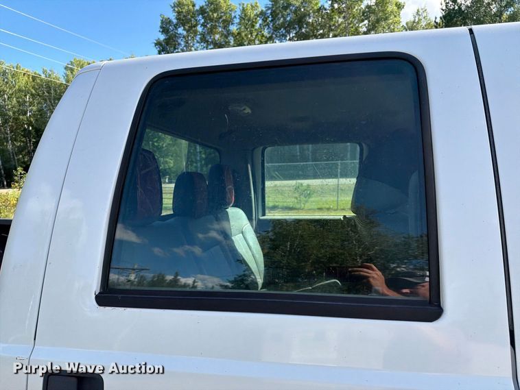 image for item EU0893 2012 Ford F350 Super Duty Crew Cab pickup truck