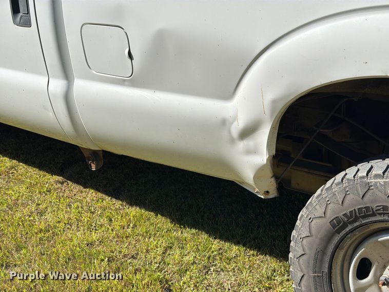 image for item EU0893 2012 Ford F350 Super Duty Crew Cab pickup truck
