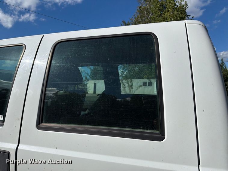 image for item EU0893 2012 Ford F350 Super Duty Crew Cab pickup truck
