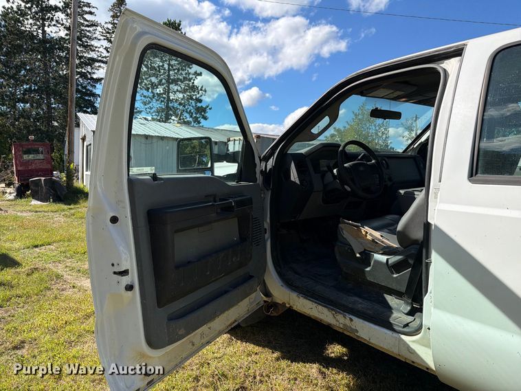 image for item EU0893 2012 Ford F350 Super Duty Crew Cab pickup truck