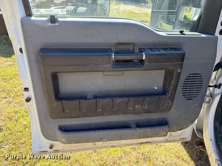 image for item EU0893 2012 Ford F350 Super Duty Crew Cab pickup truck