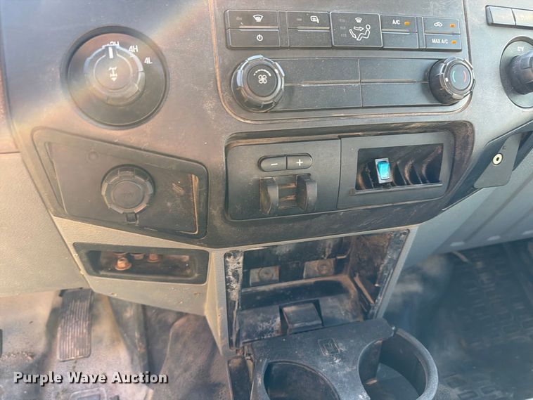 image for item EU0893 2012 Ford F350 Super Duty Crew Cab pickup truck