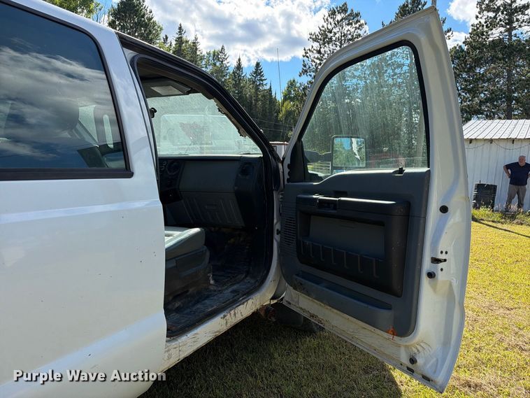 image for item EU0893 2012 Ford F350 Super Duty Crew Cab pickup truck