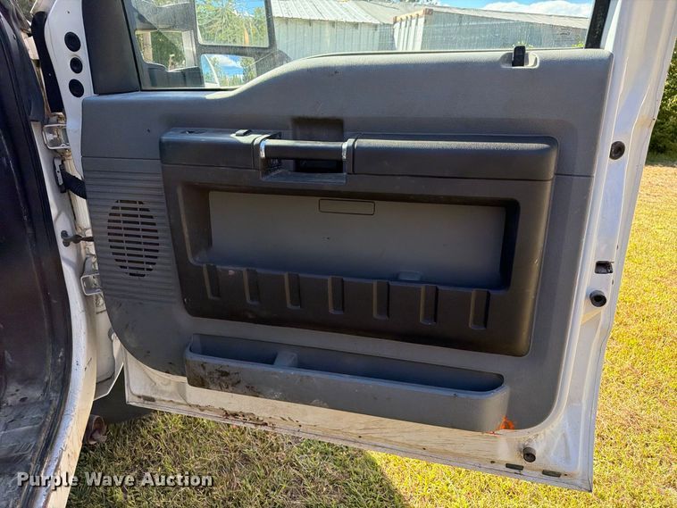 image for item EU0893 2012 Ford F350 Super Duty Crew Cab pickup truck