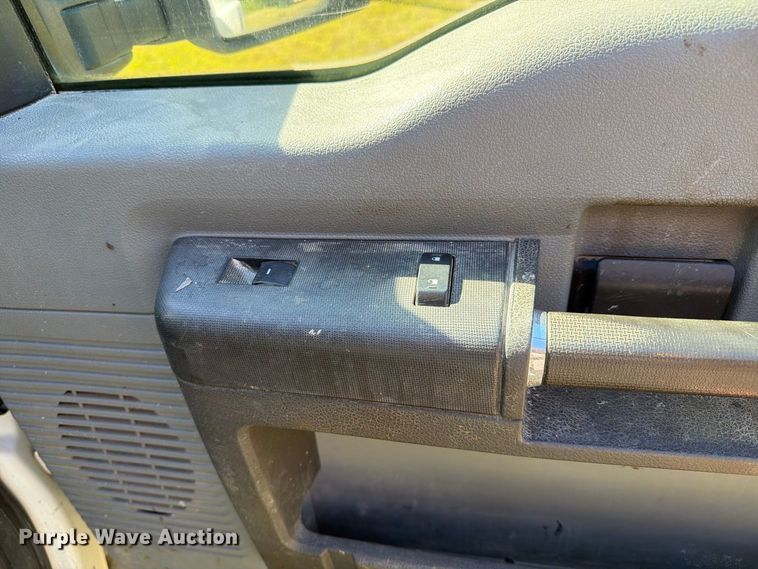 image for item EU0893 2012 Ford F350 Super Duty Crew Cab pickup truck