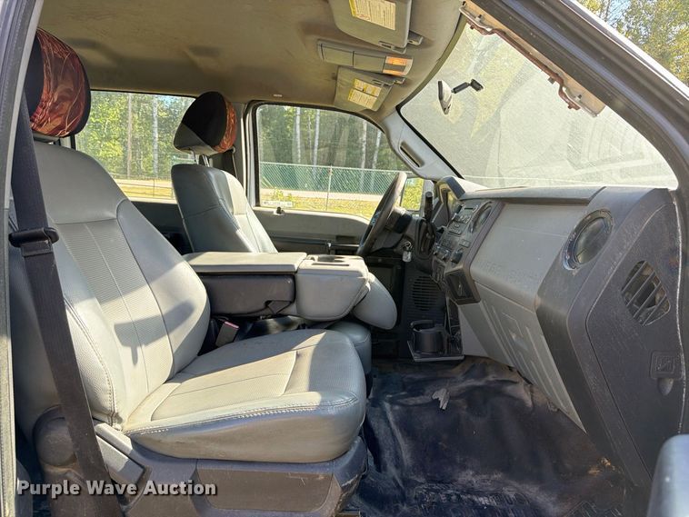 image for item EU0893 2012 Ford F350 Super Duty Crew Cab pickup truck