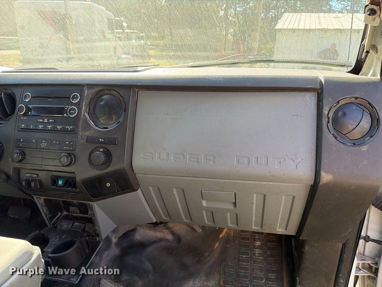 image for item EU0893 2012 Ford F350 Super Duty Crew Cab pickup truck