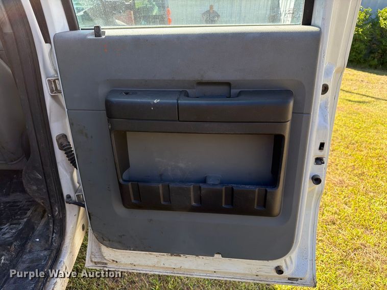 image for item EU0893 2012 Ford F350 Super Duty Crew Cab pickup truck