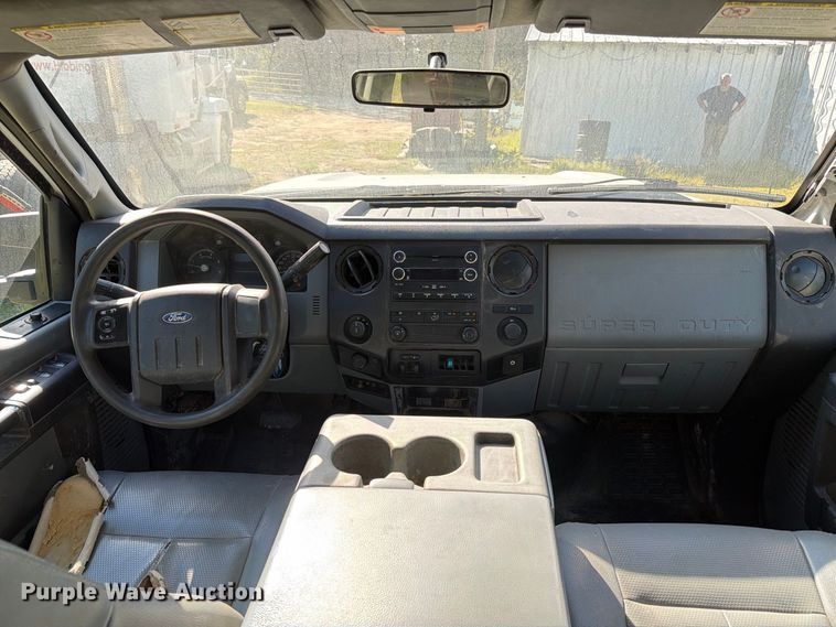 image for item EU0893 2012 Ford F350 Super Duty Crew Cab pickup truck