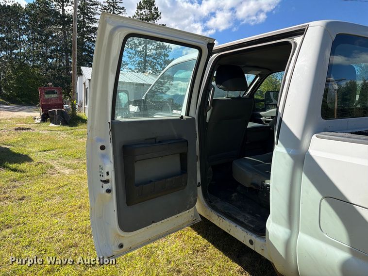 image for item EU0893 2012 Ford F350 Super Duty Crew Cab pickup truck