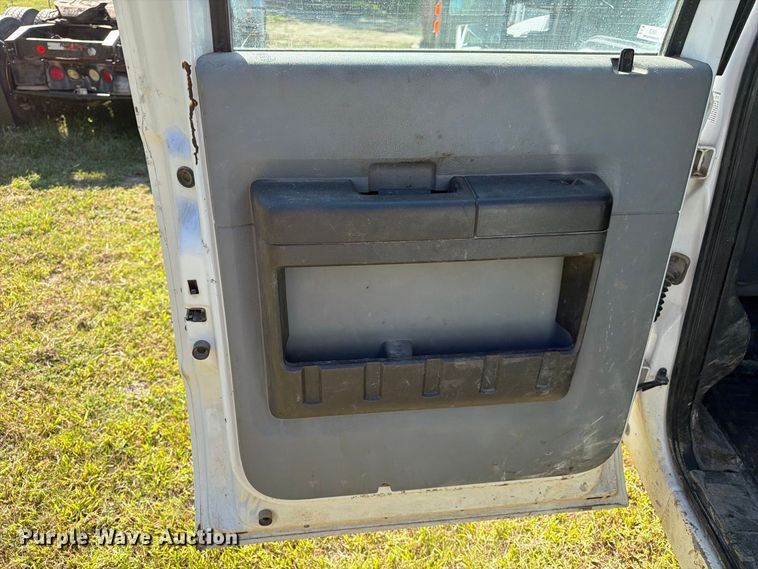 image for item EU0893 2012 Ford F350 Super Duty Crew Cab pickup truck