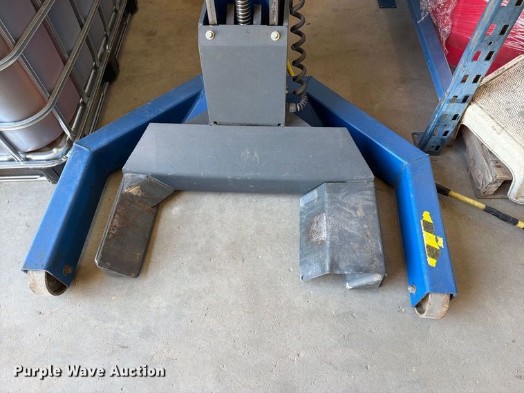 image for item EU5896 2007 Maha MCL 16 four post lift