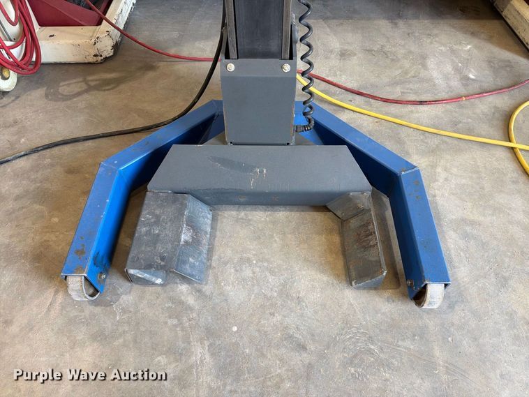 image for item EU5896 2007 Maha MCL 16 four post lift