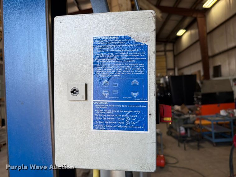 image for item EU5896 2007 Maha MCL 16 four post lift