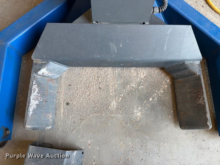 image for item EU5896 2007 Maha MCL 16 four post lift