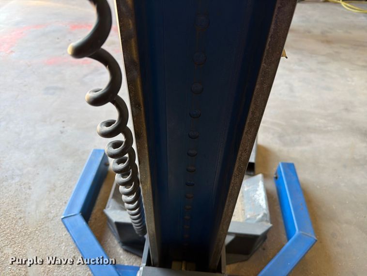 image for item EU5896 2007 Maha MCL 16 four post lift