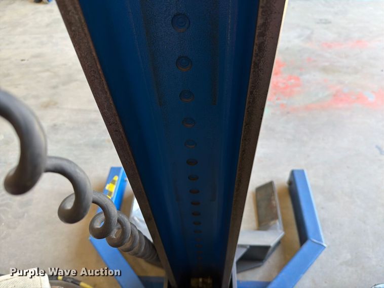 image for item EU5896 2007 Maha MCL 16 four post lift