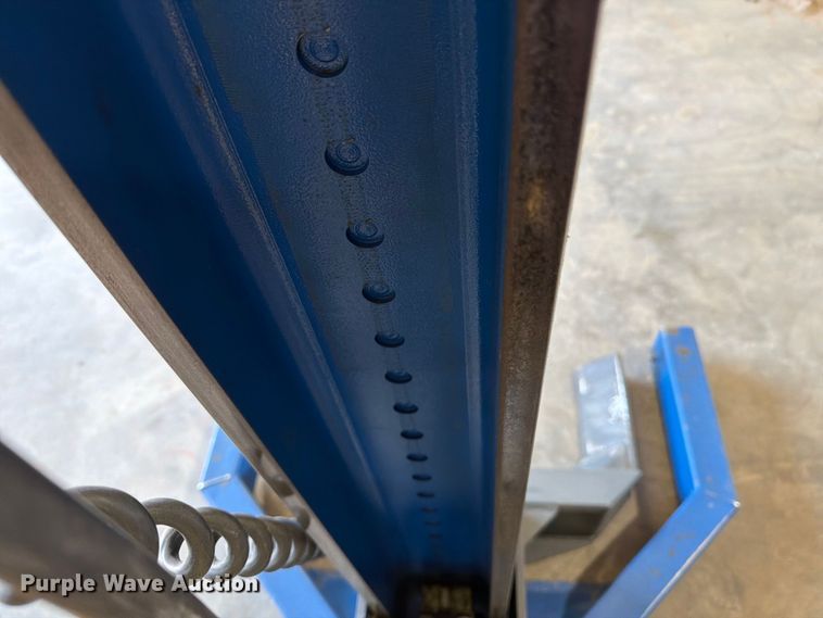 image for item EU5896 2007 Maha MCL 16 four post lift