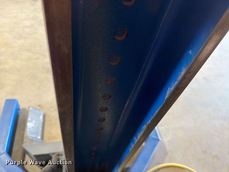 image for item EU5896 2007 Maha MCL 16 four post lift