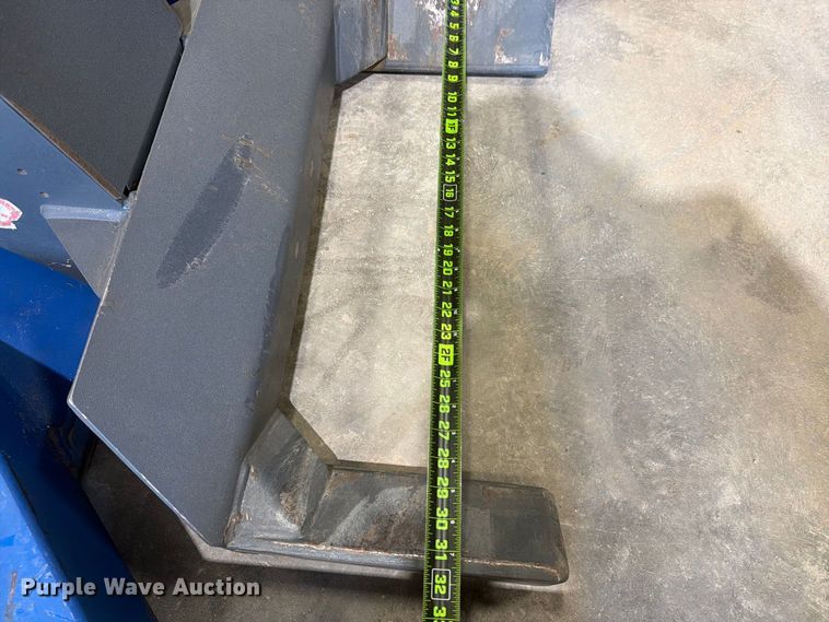image for item EU5896 2007 Maha MCL 16 four post lift