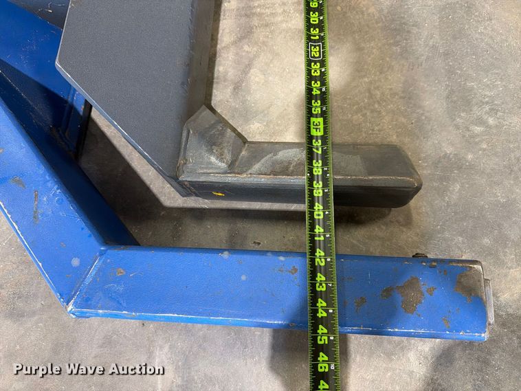 image for item EU5896 2007 Maha MCL 16 four post lift