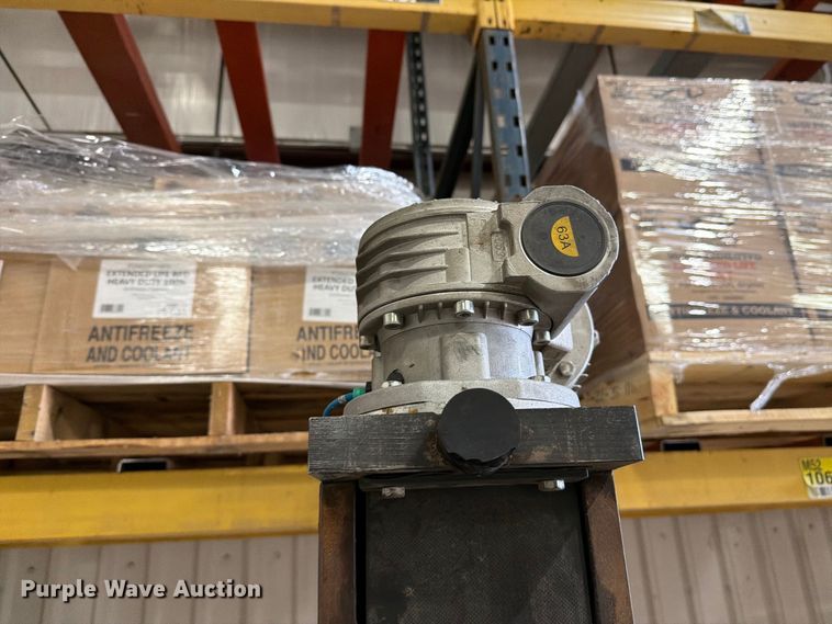 image for item EU5896 2007 Maha MCL 16 four post lift
