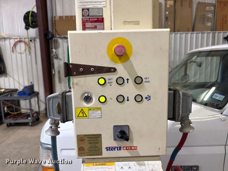 image for item EU5897 2003 Sterile Komi ST-1072 four post lift
