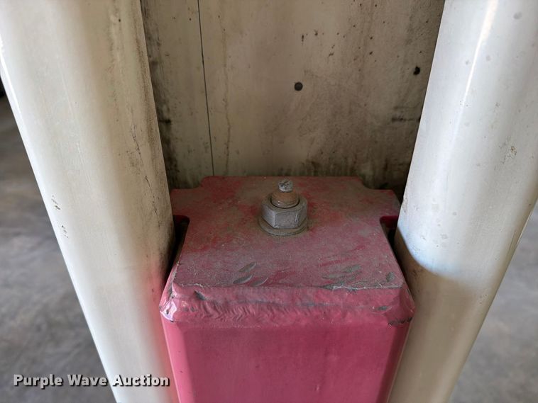 image for item EU5897 2003 Sterile Komi ST-1072 four post lift
