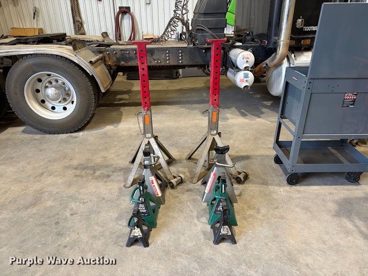 image for item EU5899 (8) Jack stands