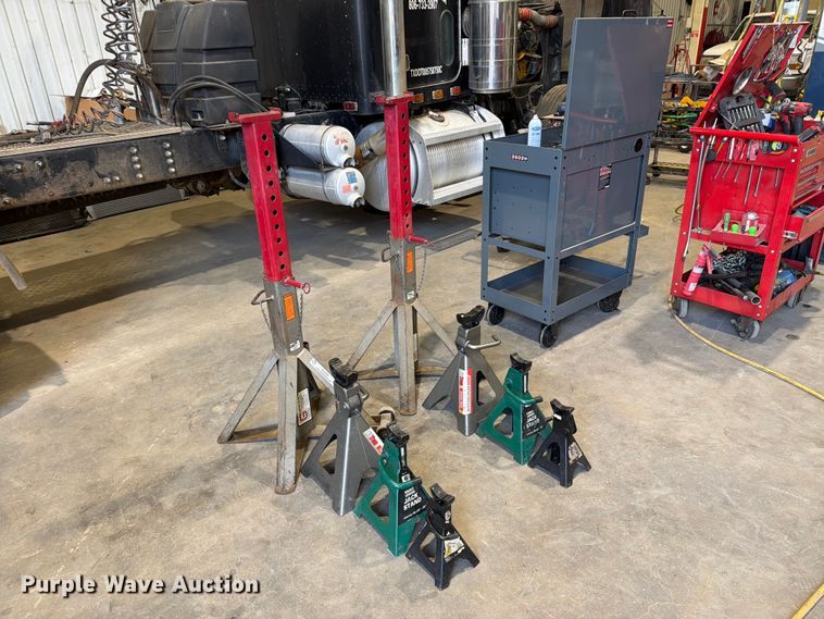 image for item EU5899 (8) Jack stands
