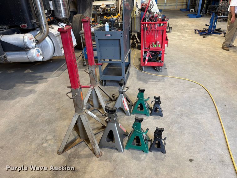 image for item EU5899 (8) Jack stands